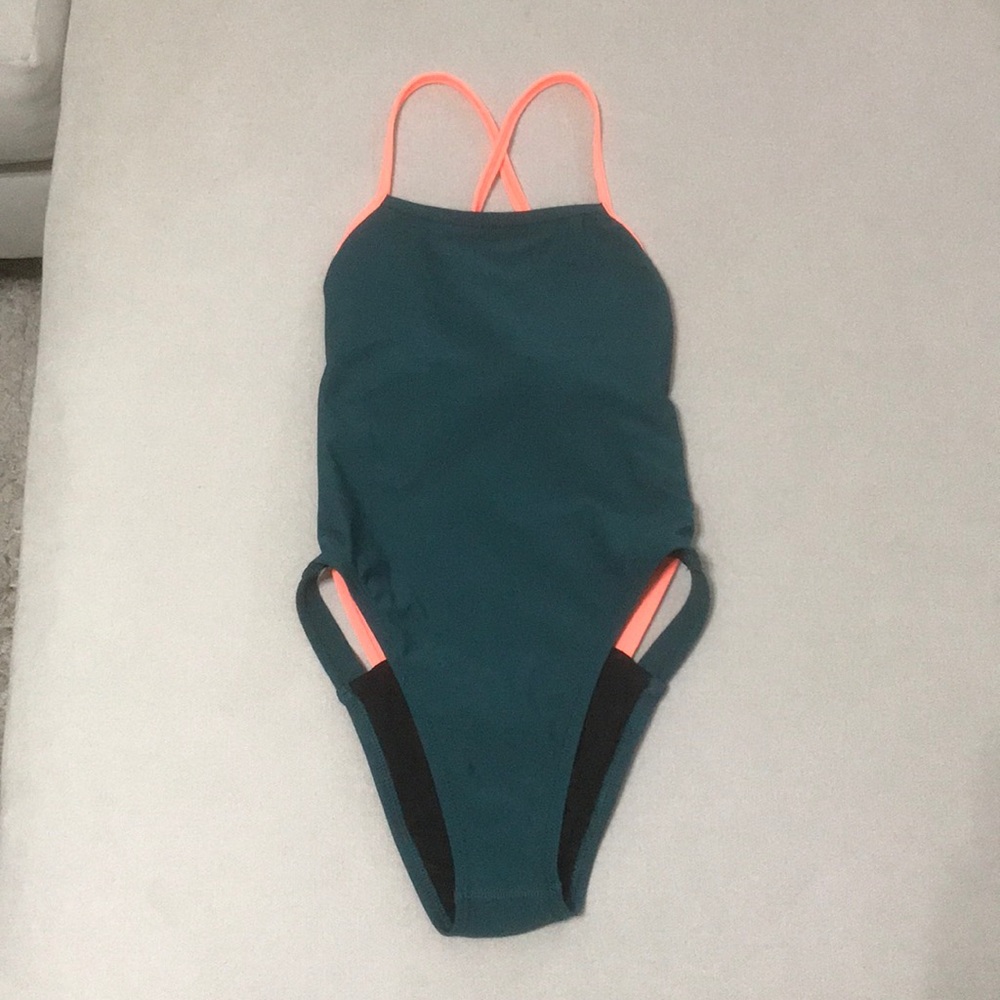 NWOT Jolyn Marley Tie-Back Swim Onesie 26